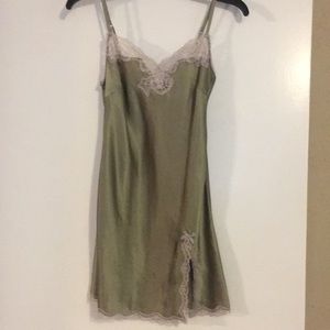 VS Green Chemise